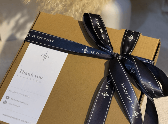 日報專訪｜為什麼越來越多人選擇「客製化禮物」？答案藏在一封沒有寫寄件人名字的卡片裡。